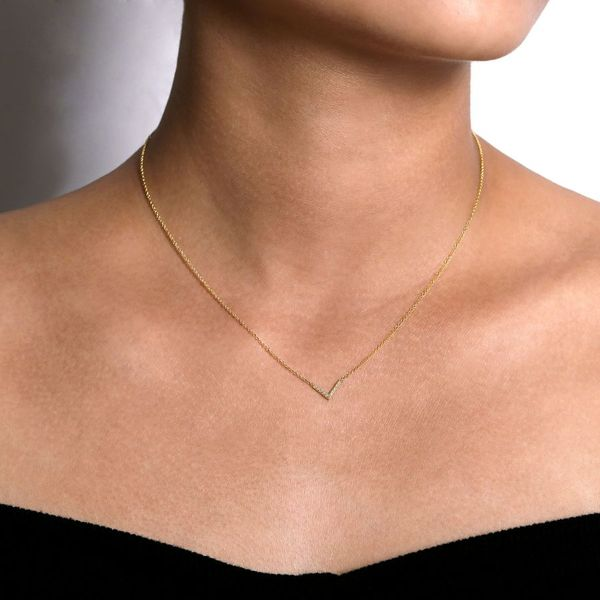 14K Yellow Gold V Shaped Diamond Bar Necklace Image 3 Carroll / Ochs Jewelers Monroe, MI