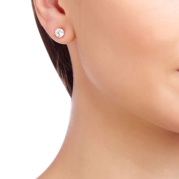 Solitaire stud earrings Image 2 Carroll / Ochs Jewelers Monroe, MI