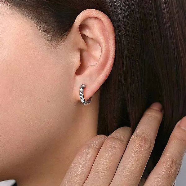 925 Sterling Silver 15mm Grommet Pattern Huggie Earrings Image 2 Carroll / Ochs Jewelers Monroe, MI