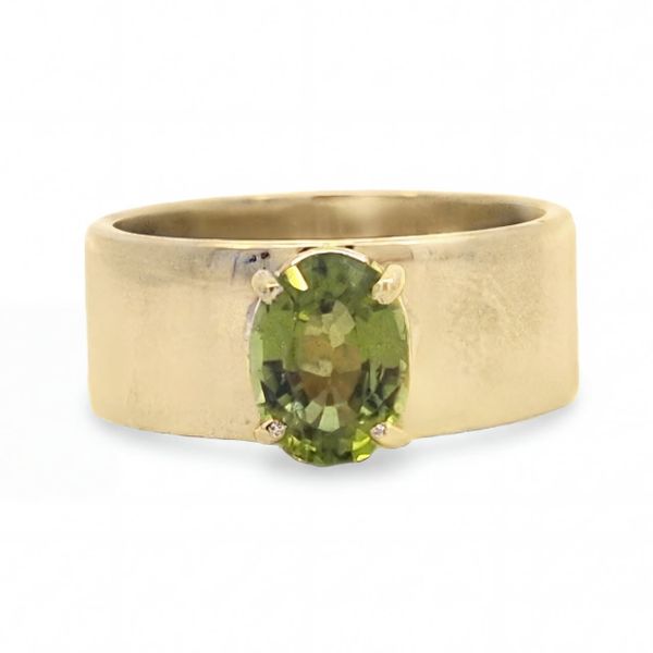 Estate 14y Peridot Ring Charles Frederick Jewelers Chelmsford, MA