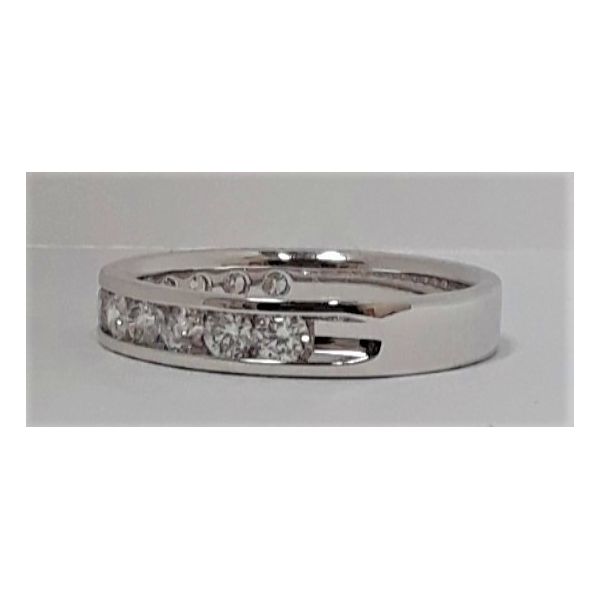 Anniversary Ring Image 2 Chipper's Jewelry Bonney Lake, WA