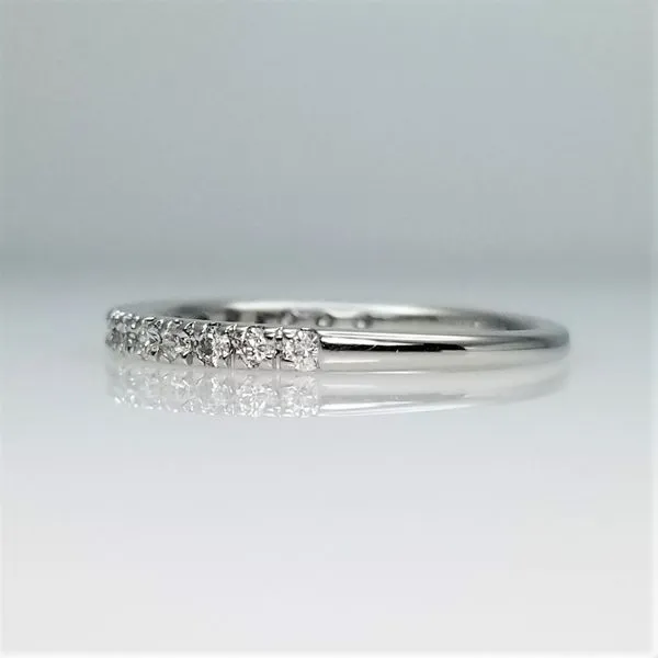 14K White Gold Diamond Shared-Prong Anniversary Band Image 2 Chipper's Jewelry Bonney Lake, WA