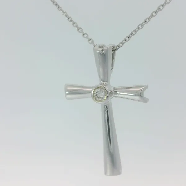 10KW Cross .05ct Dia, on an 18