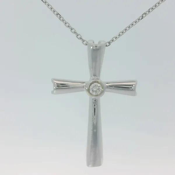 10KW Cross .05ct Dia, on an 18