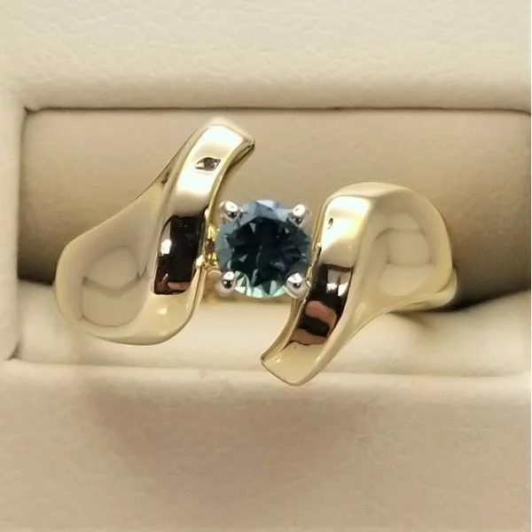 Round Sapphire Ring in 10K Yellow Gold Chipper's Jewelry Bonney Lake, WA