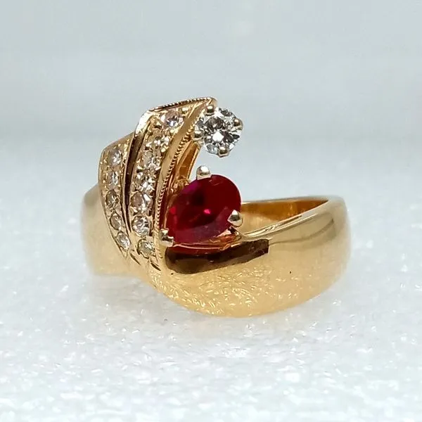 14K Yellow Gold Ruby Ring Chipper's Jewelry Bonney Lake, WA