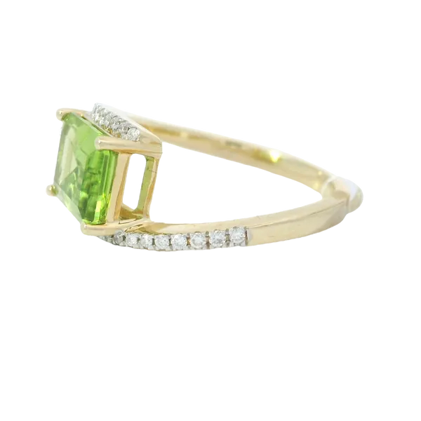 14K Yellow Gold Peridot Ring Image 3 Chipper's Jewelry Bonney Lake, WA