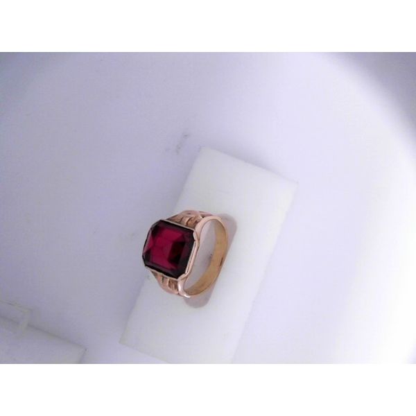 14KR Laboratory-Grown Ruby Ring w/ Ruby set upside-down.  SZ 7 Chipper's Jewelry Bonney Lake, WA