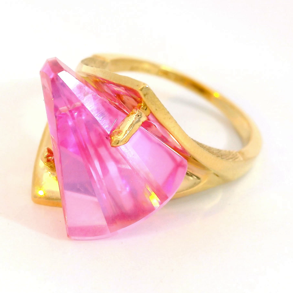 10KY Lighthouse Lens Cut Synthetic Pink Sapphire Ring. SZ 5.5 Image 2 Chipper's Jewelry Bonney Lake, WA