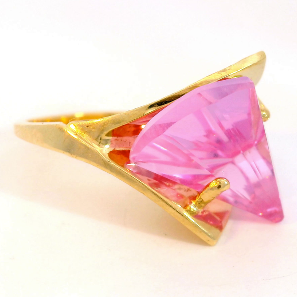 10KY Lighthouse Lens Cut Synthetic Pink Sapphire Ring. SZ 5.5 Image 3 Chipper's Jewelry Bonney Lake, WA