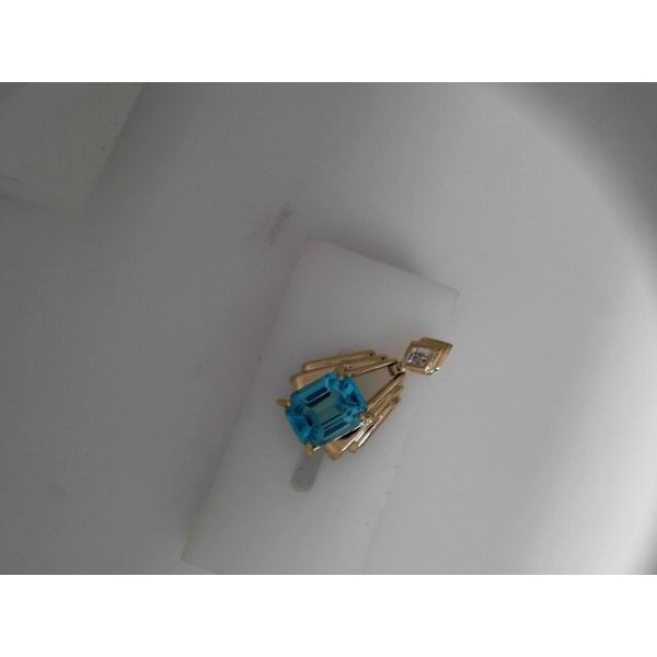 10KY Blue Topaz and Diamond Pendant. Chipper's Jewelry Bonney Lake, WA