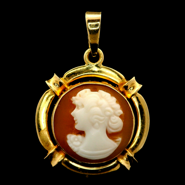 14K Yellow Shell Cameo Pendant Chipper's Jewelry Bonney Lake, WA