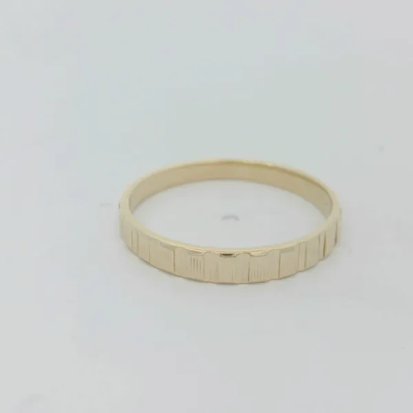 10KY Ribbed Fashion Band Ring Image 3 Chipper's Jewelry Bonney Lake, WA