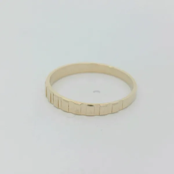 10KY Ribbed Fashion Band Ring Image 4 Chipper's Jewelry Bonney Lake, WA