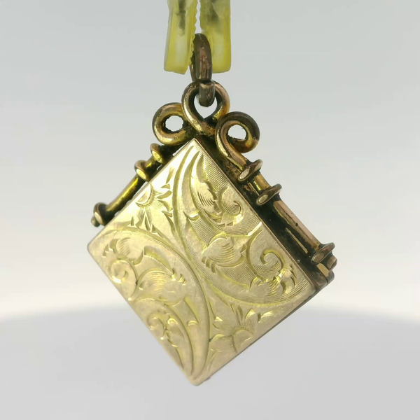 10K Yellow Gold 1910's Locket Pendant Image 3 Chipper's Jewelry Bonney Lake, WA