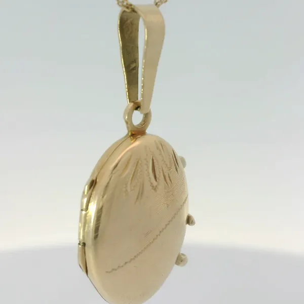 14KY Oval Locket w/20