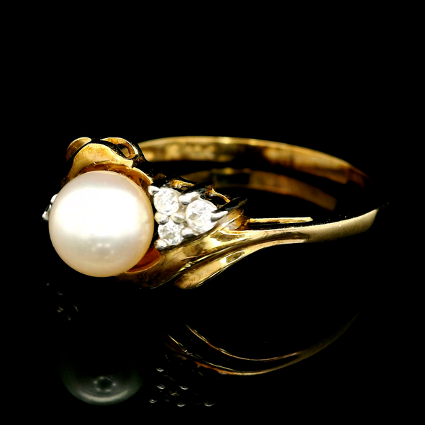 10K Yellow Gold Round Akoya Cultured Pearl Ring with Cubic Zirconia.  Size 7. Image 2 Chipper's Jewelry Bonney Lake, WA