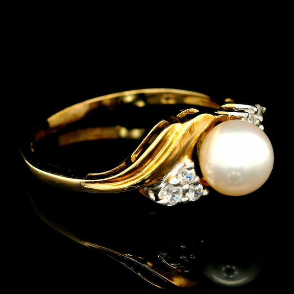 10K Yellow Gold Round Akoya Cultured Pearl Ring with Cubic Zirconia.  Size 7. Image 3 Chipper's Jewelry Bonney Lake, WA