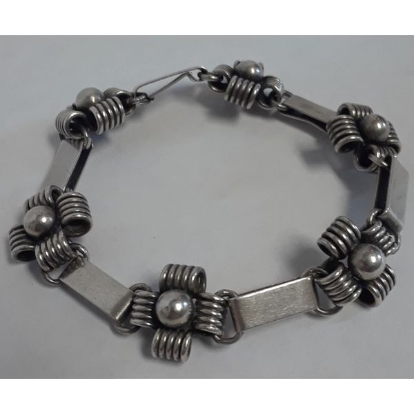 7.5" Sterling Silver Flower Bracelet. Made in Denmark. Image 2 Chipper's Jewelry Bonney Lake, WA