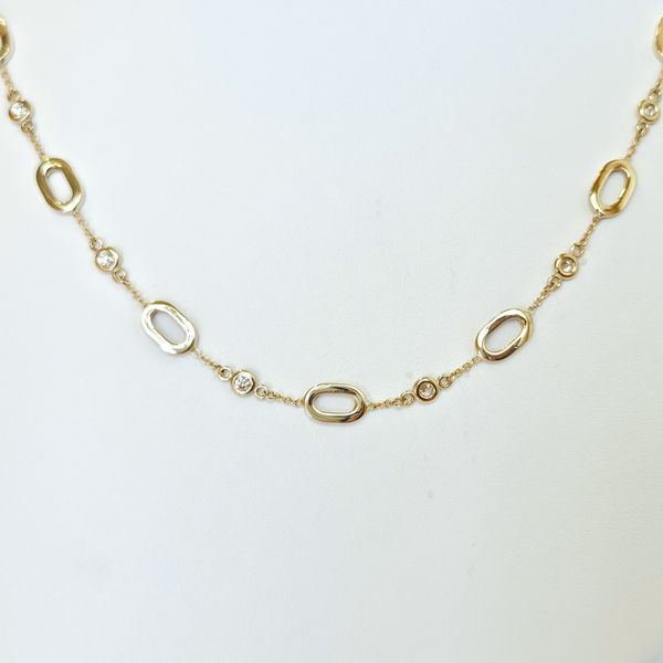 14K YG 0.54 CTTW Oval & Diamond Circle Station Necklace Image 2 Skaneateles Jewelry Skaneateles, NY