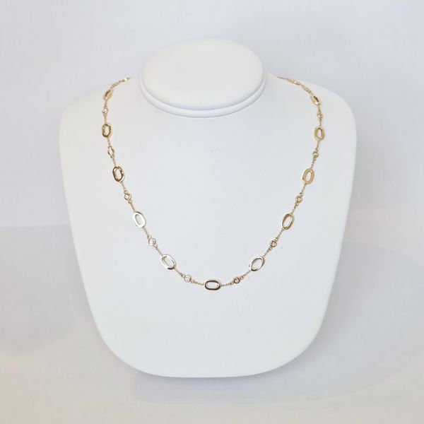 14K YG 0.54 CTTW Oval & Diamond Circle Station Necklace Image 3 Skaneateles Jewelry Skaneateles, NY