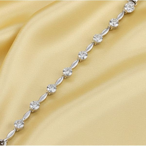14K White Gold Oval & Circle Diamond Line Bracelet ~1.03ct TW | Skaneateles Jewelry Skaneateles Jewelry Skaneateles, NY