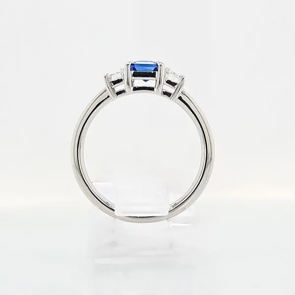 Cornflower Blue Sapphire & Diamond 