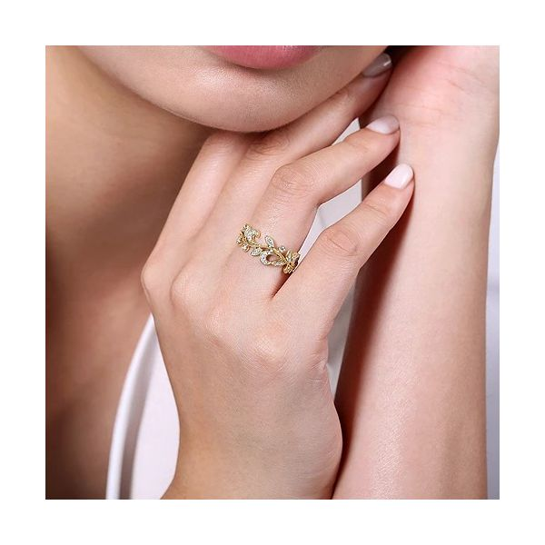 14 Karat Yellow Gold Diamond Floral Ring Image 2 Confer’s Jewelers Bellefonte, PA