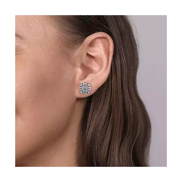 18K White Gold Diamond Earrings Image 2 Confer’s Jewelers Bellefonte, PA