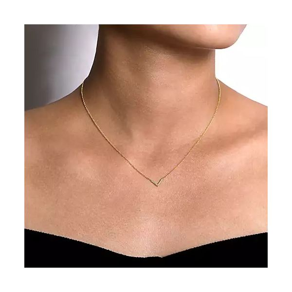 14K Yellow Gold V Shaped Diamond Bar Necklace Image 2 Confer’s Jewelers Bellefonte, PA
