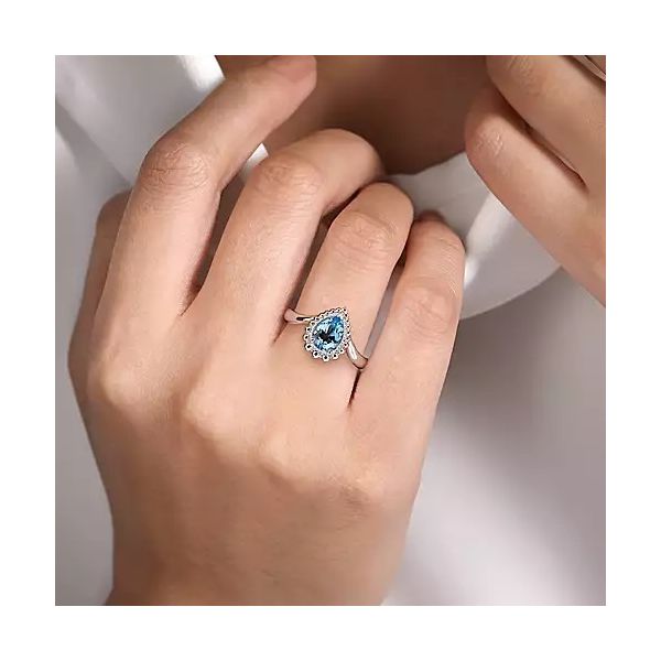 925 Sterling Silver Swiss Blue Topaz Bujukan Pear Shape V-Ring With Pattern Image 2 Confer’s Jewelers Bellefonte, PA