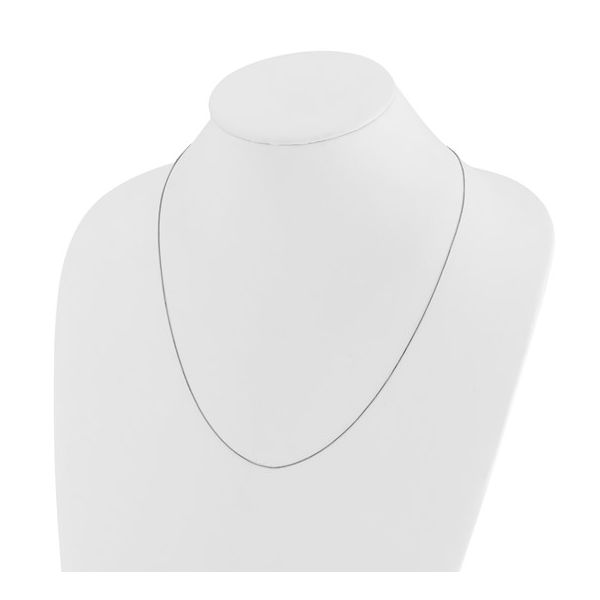 .55mm Baby Box Chain in 14k White Gold, 22" Image 5 Conti Jewelers Endwell, NY