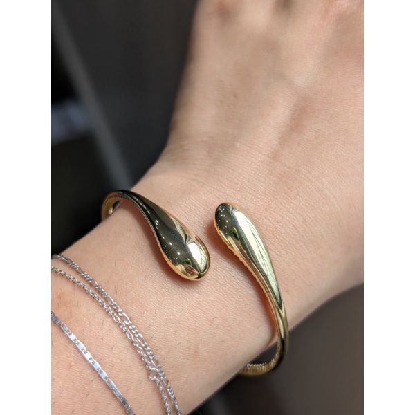 Bypass Teardrop Hinged Bangle Bracelet in 14k Yellow Gold Image 4 Conti Jewelers Endwell, NY