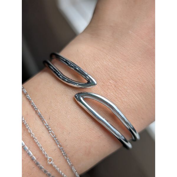 Hinged Bangle Bracelet in Sterling Silver Image 5 Conti Jewelers Endwell, NY
