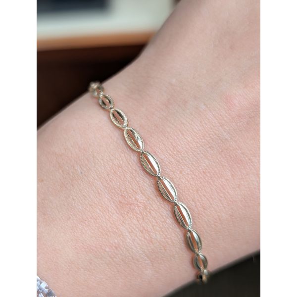 Oval Link Chain Bracelet in 14k Yellow Gold Image 3 Conti Jewelers Endwell, NY