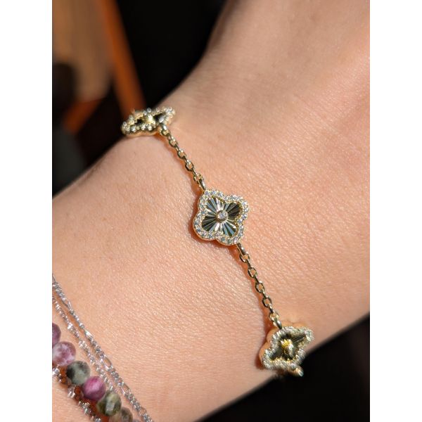1 1/4 Ctw. Simulated Diamond Quatrefoil Bracelet in Yellow Gold Image 2 Conti Jewelers Endwell, NY