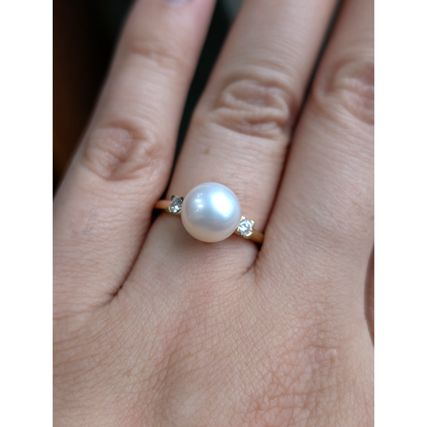 .91ct Pearl & .12 Diamond Three Tone Ring Crafted in 14k Yellow Gold Size 6.5 Image 3 Conti Jewelers Endwell, NY