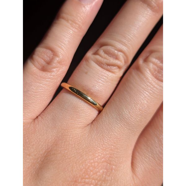 Ladies' 2.5mm Polished Wedding Band in 14k Yellow Gold Image 2 Conti Jewelers Endwell, NY