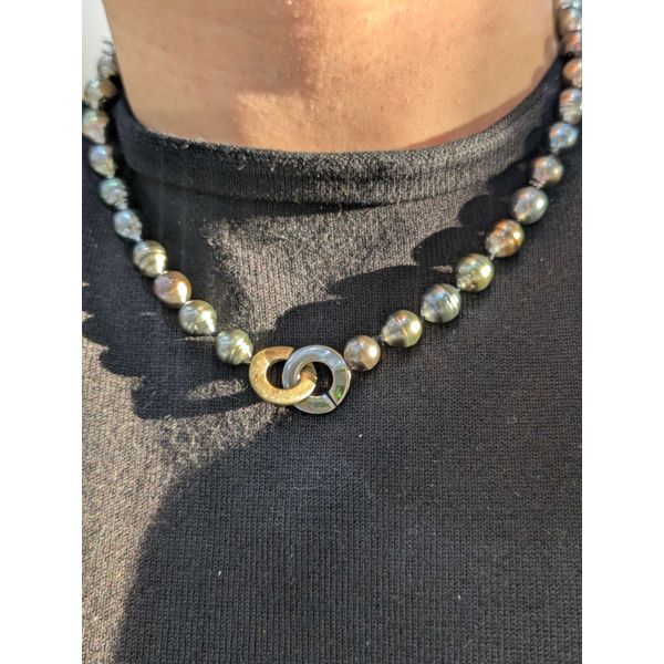 14K Two-Tone Gold 18-Inch Tahitian Circle Pearl Strand Necklace Image 2 Conti Jewelers Endwell, NY