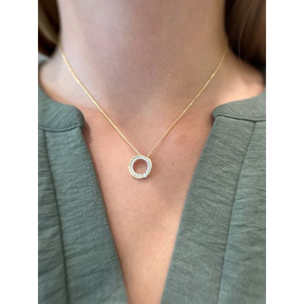 14k TT 0.25cttw Dia Circle Pendant Image 2 Conti Jewelers Endwell, NY
