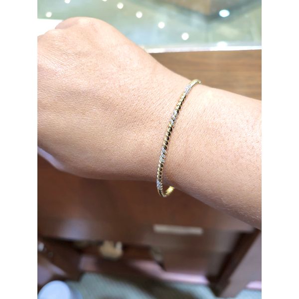 1/3 Ctw. Diamond Twisted Flexie Bangle in 14k Gold Image 2 Conti Jewelers Endwell, NY