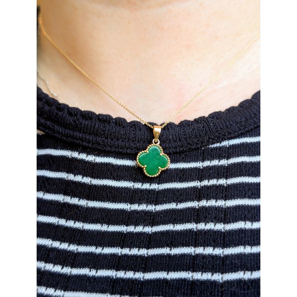 Jade Clover Pendant in 14k Yellow Gold Image 2 Conti Jewelers Endwell, NY