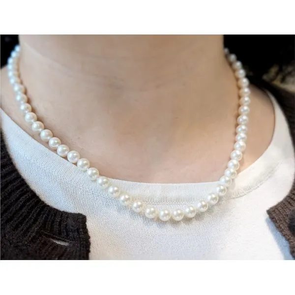 Pearl Necklace in 14k Yellow Gold 18