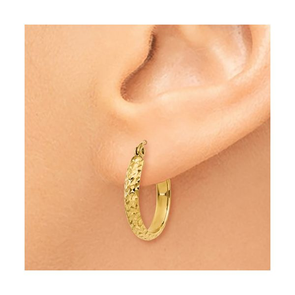 14K Diamond-cut 2.8x18mm Hollow Hoop Earrings Image 3 Conti Jewelers Endwell, NY