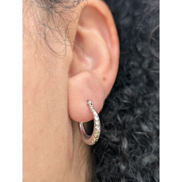 14k White Gold Textured Hoop Earrings Image 2 Conti Jewelers Endwell, NY