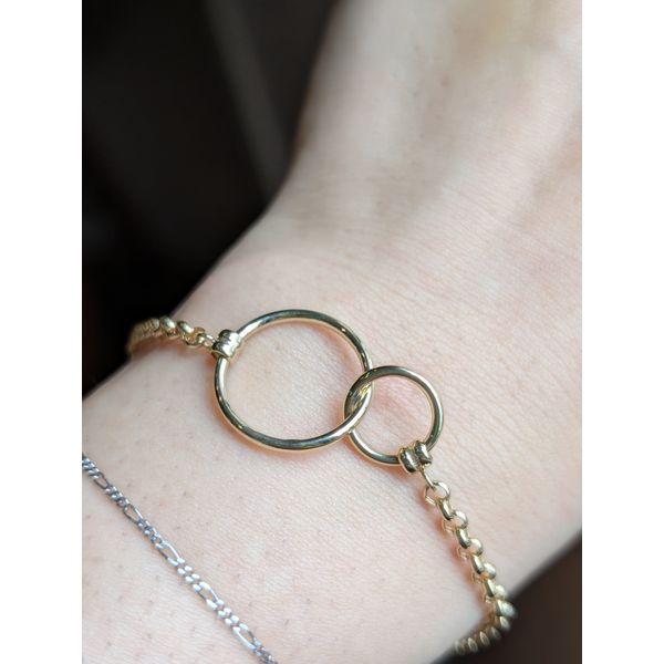 Interlocking Circles Bracelet in 10k Yellow Gold, 7.5" Image 3 Conti Jewelers Endwell, NY