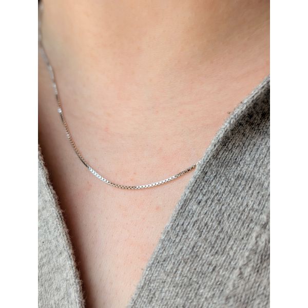 .8mm Box Chain in Sterling Silver 18" Image 2 Conti Jewelers Endwell, NY