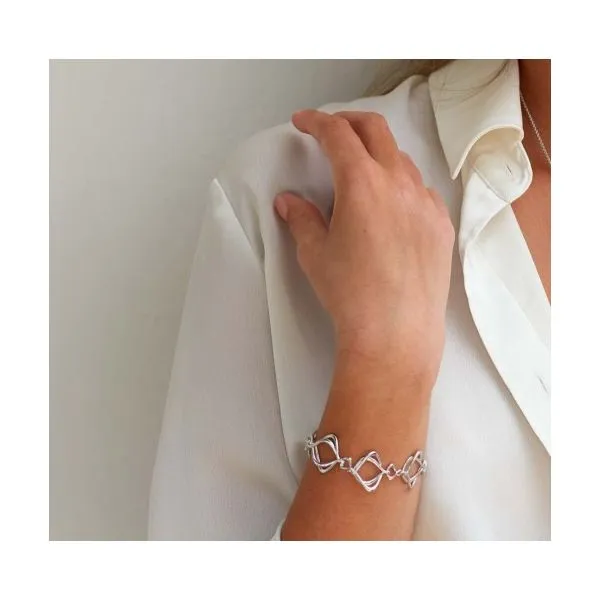 Alicia Entwined Link Bracelet in Sterling Silver Image 2 Conti Jewelers Endwell, NY