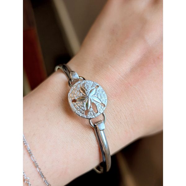 Petite Sand Dollar Convertible Clasp in Sterling Silver Image 2 Conti Jewelers Endwell, NY