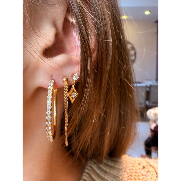 Medium Alina Oval Hoop Earrings Image 2 Conti Jewelers Endwell, NY